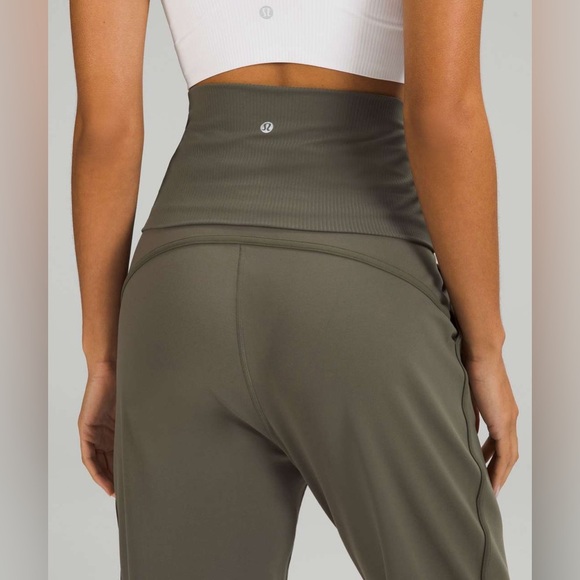 Lululemon Align Super-High-Rise Ribbed-Waist Jogger - Picture 4 of 6